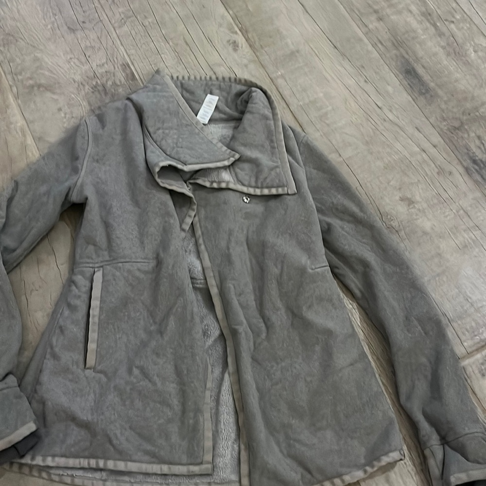Ivivva warm wrap sweater size 10